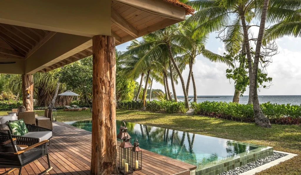 Desroches Four Seasons